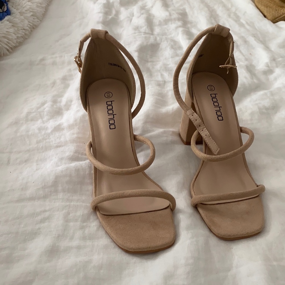 Boohoo tan heels